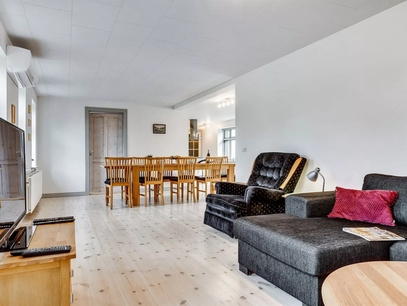 "Sophia" - 8km from the sea-Binnen