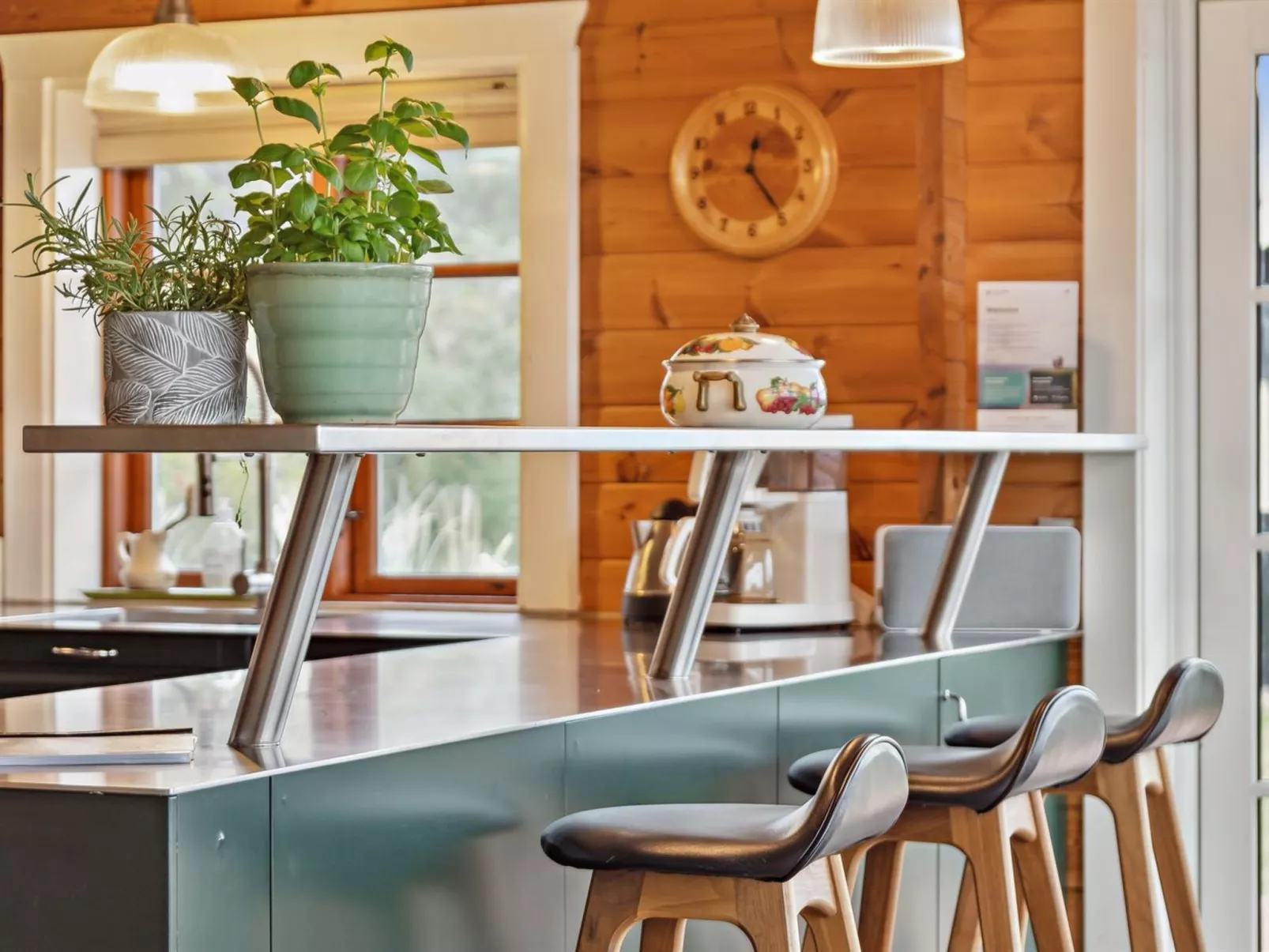 "Ginnie" - 300m from the sea-Binnen