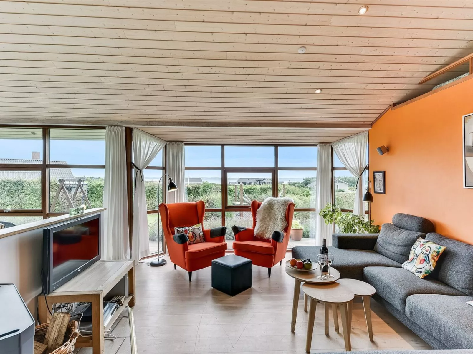 "Mervi" - 300m to the fjord-Binnen