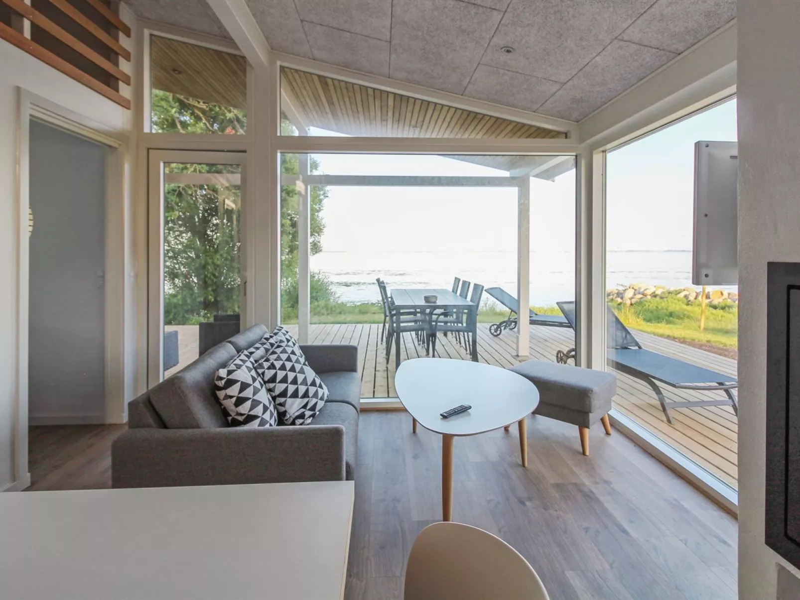 "Sasser" - 10m from the sea-Binnen