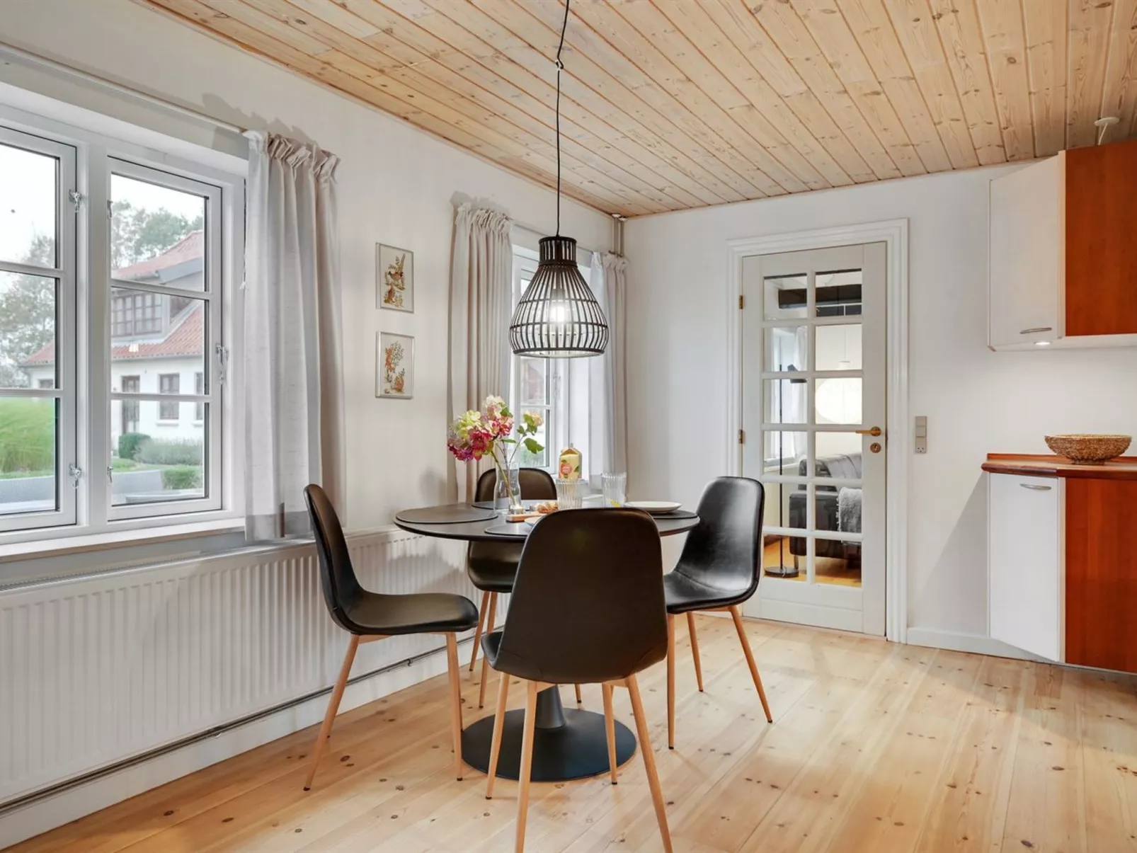 "Malinda" - 500m from the sea-Binnen