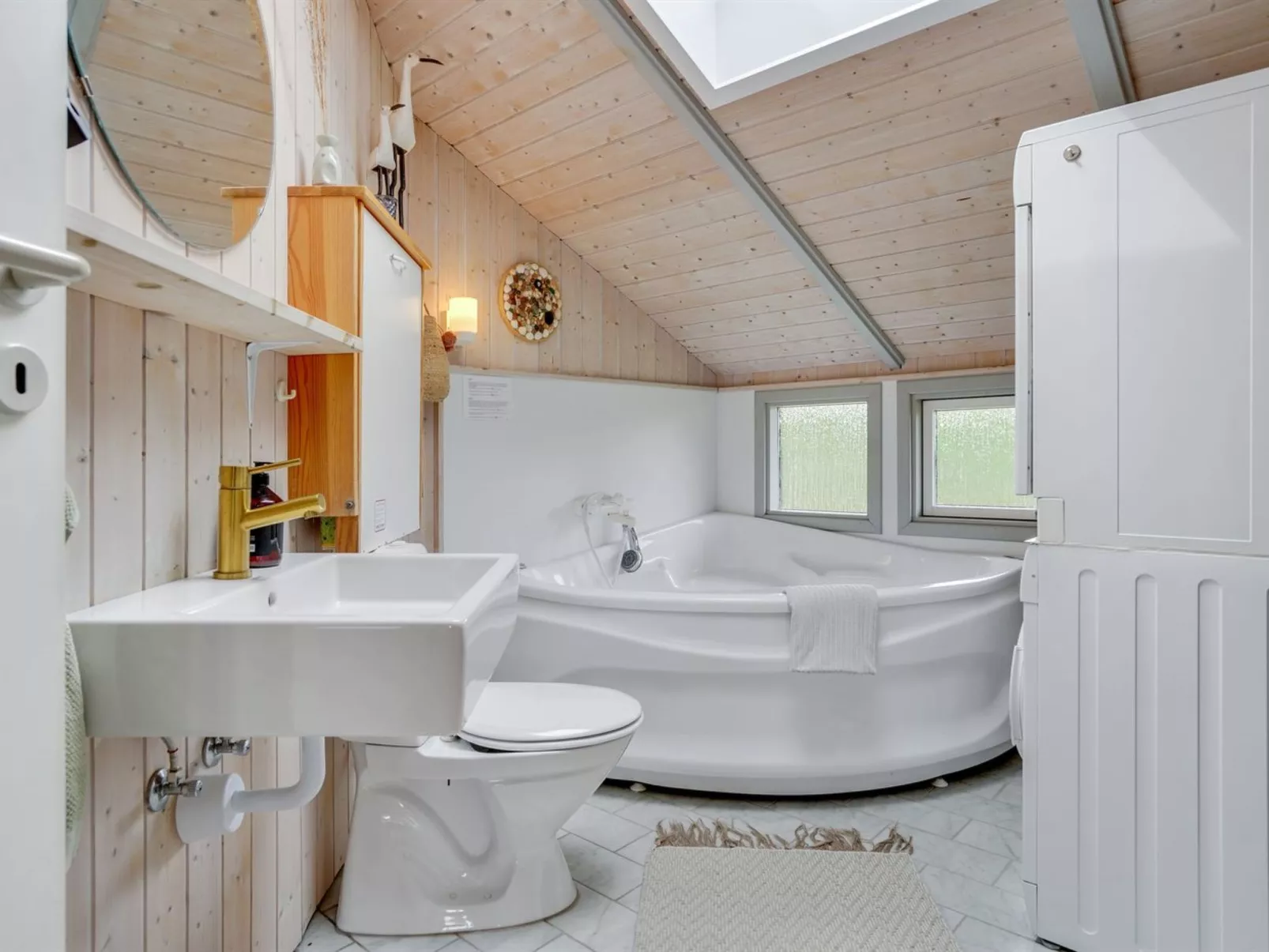 "Ely" - 300m from the sea-Binnen