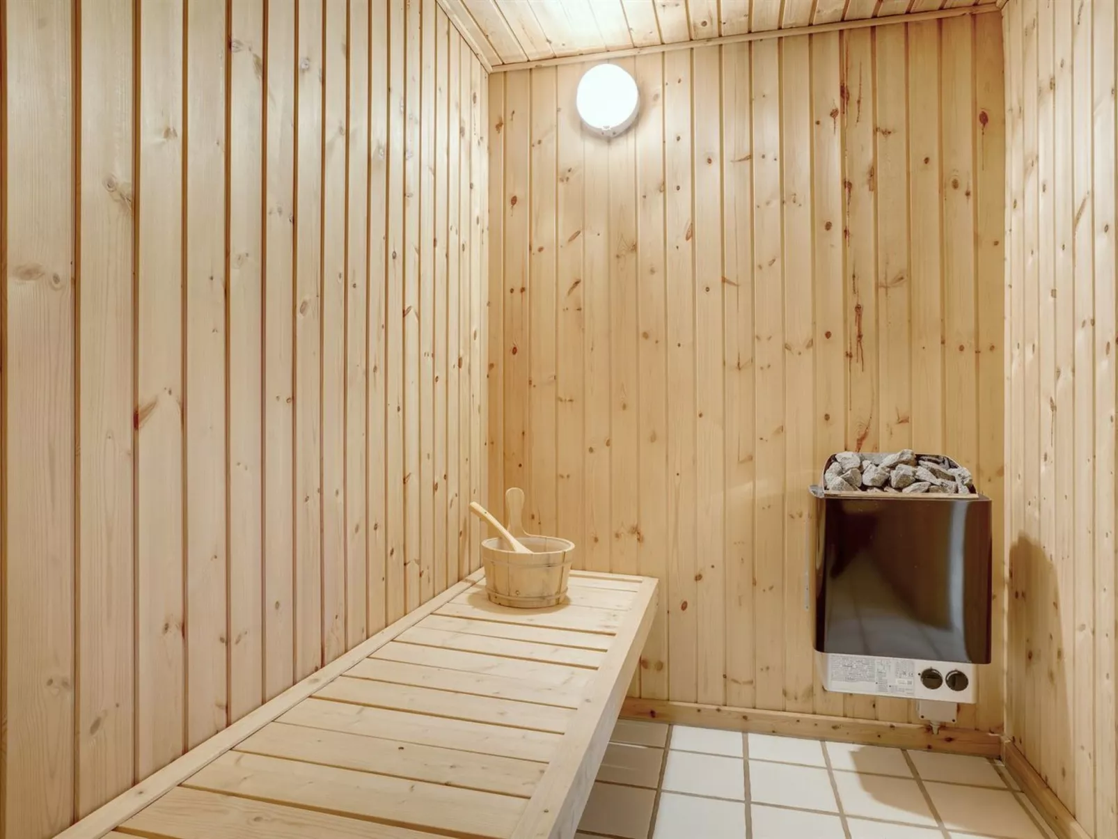 "Lenni" - 700m from the sea-Binnen