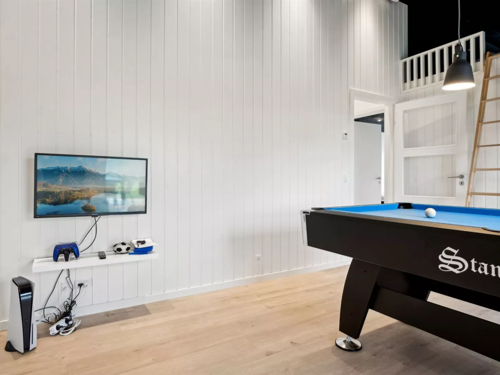 "Jul" - 300m from the sea-Binnen