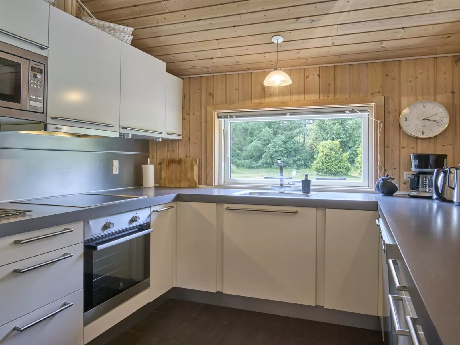 "Rudolf" - 400m from the sea-Binnen