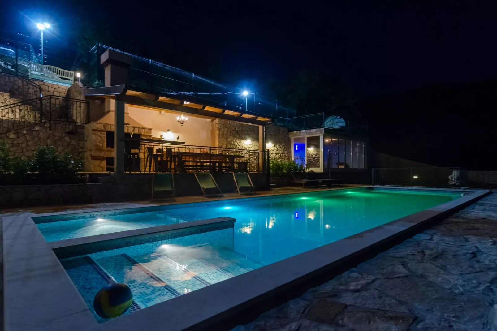 Villa Falcon Rook - Four-Bedroom Villa with Terrace and Swimming Pool-Zwembad