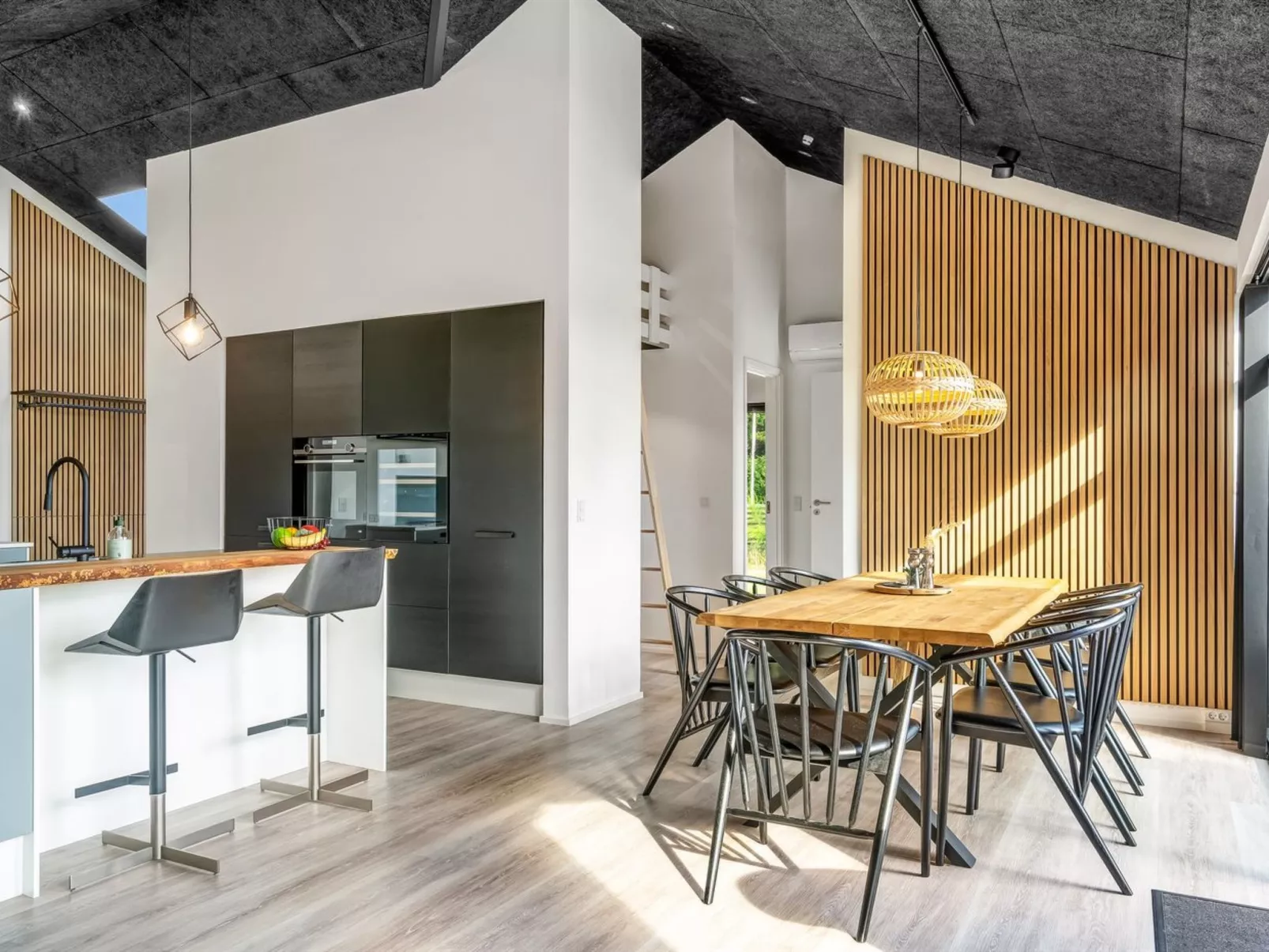 "Jahn" - 250m to the fjord-Binnen