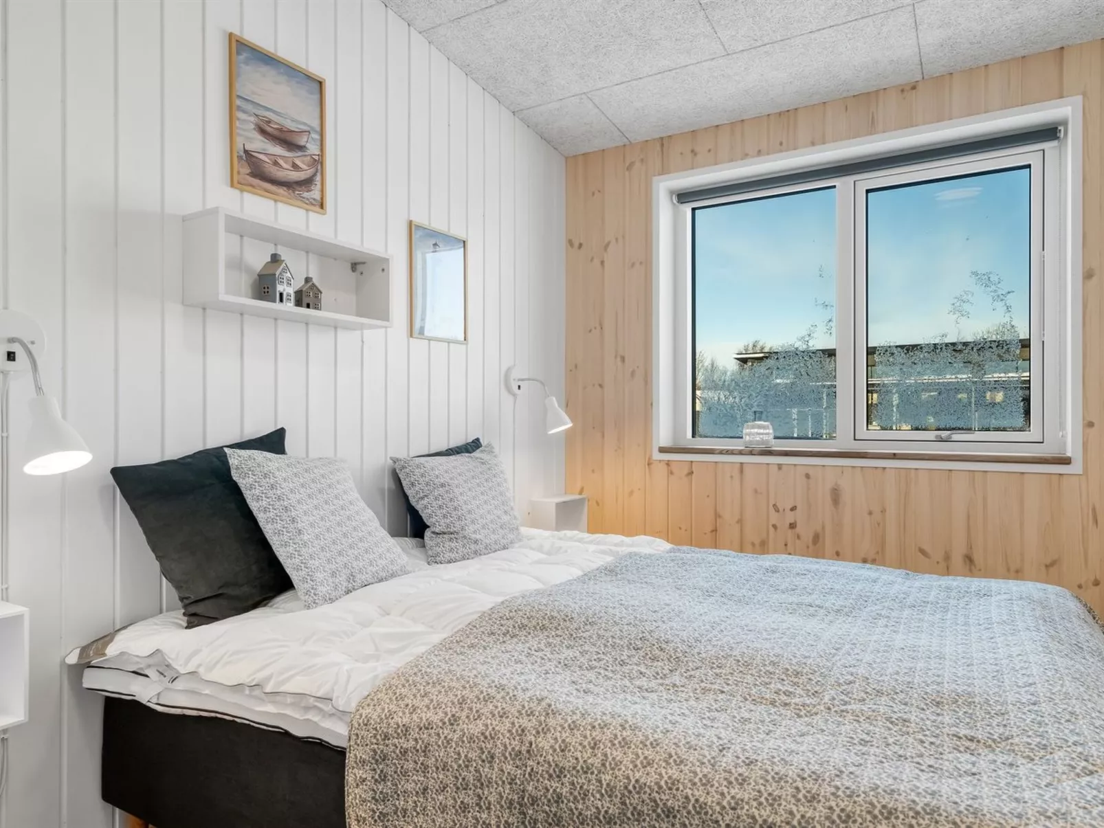 "Elevus" -  from the sea-Binnen