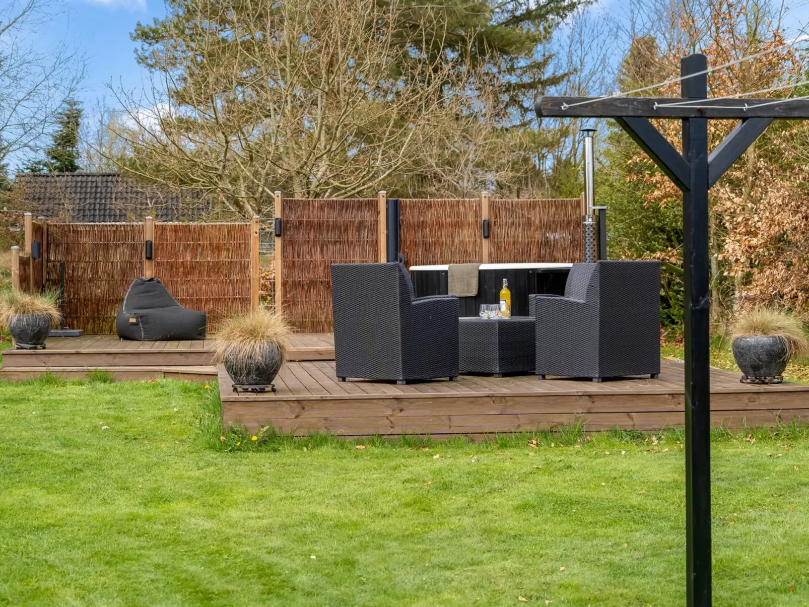 "Maunu" -  from the sea-Buiten