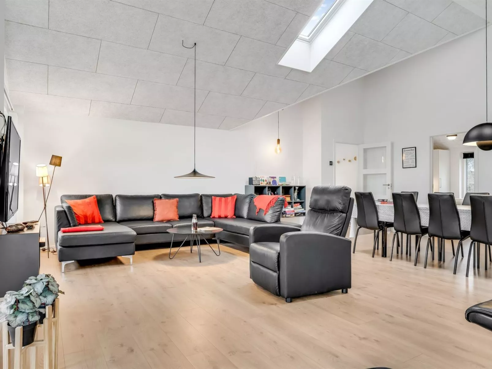 "Erlinda" - 300m from the sea-Binnen