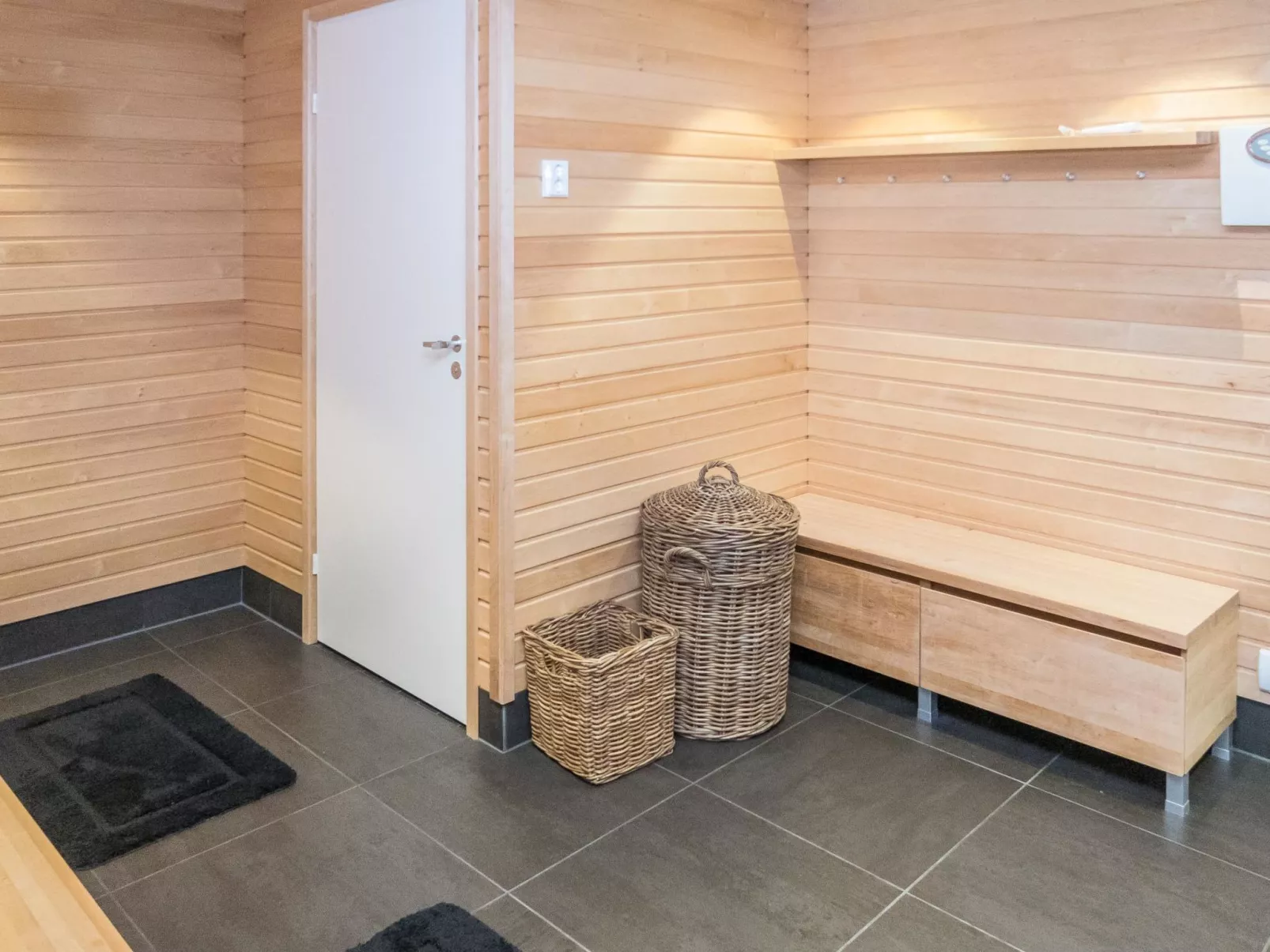 Holy lake chalet b-Binnen