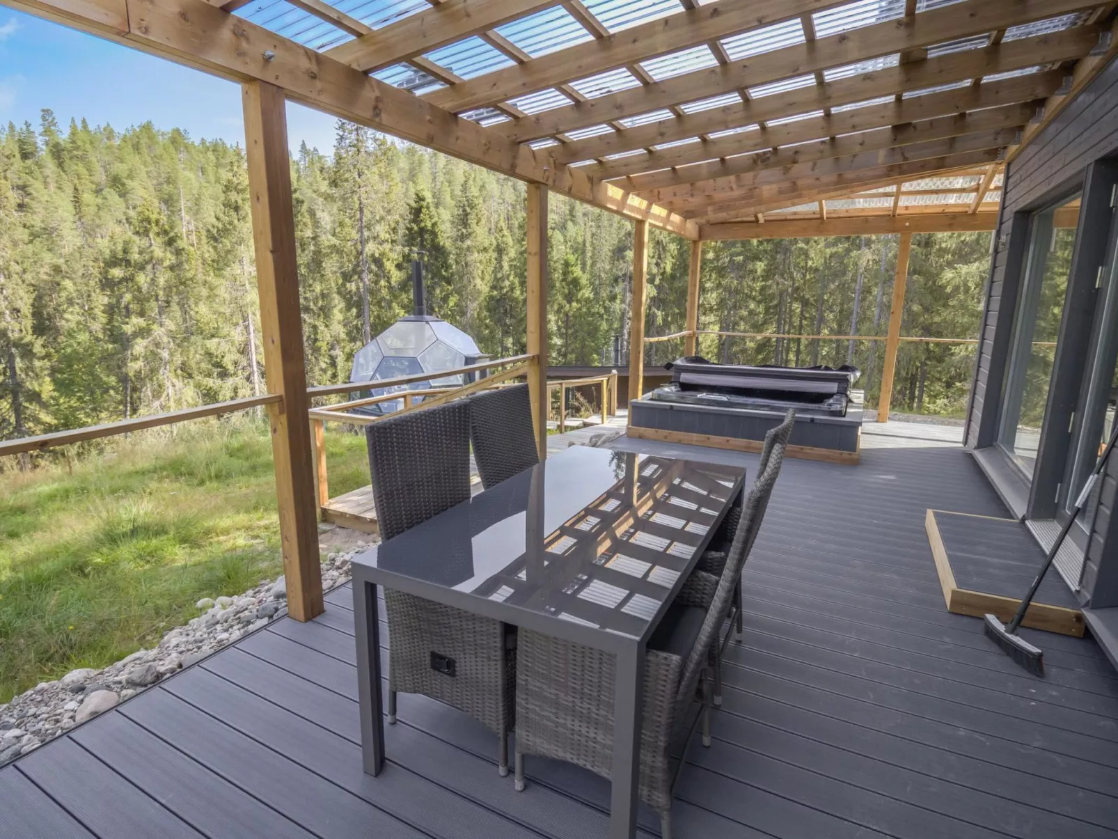 Villa ukkometso-Binnen