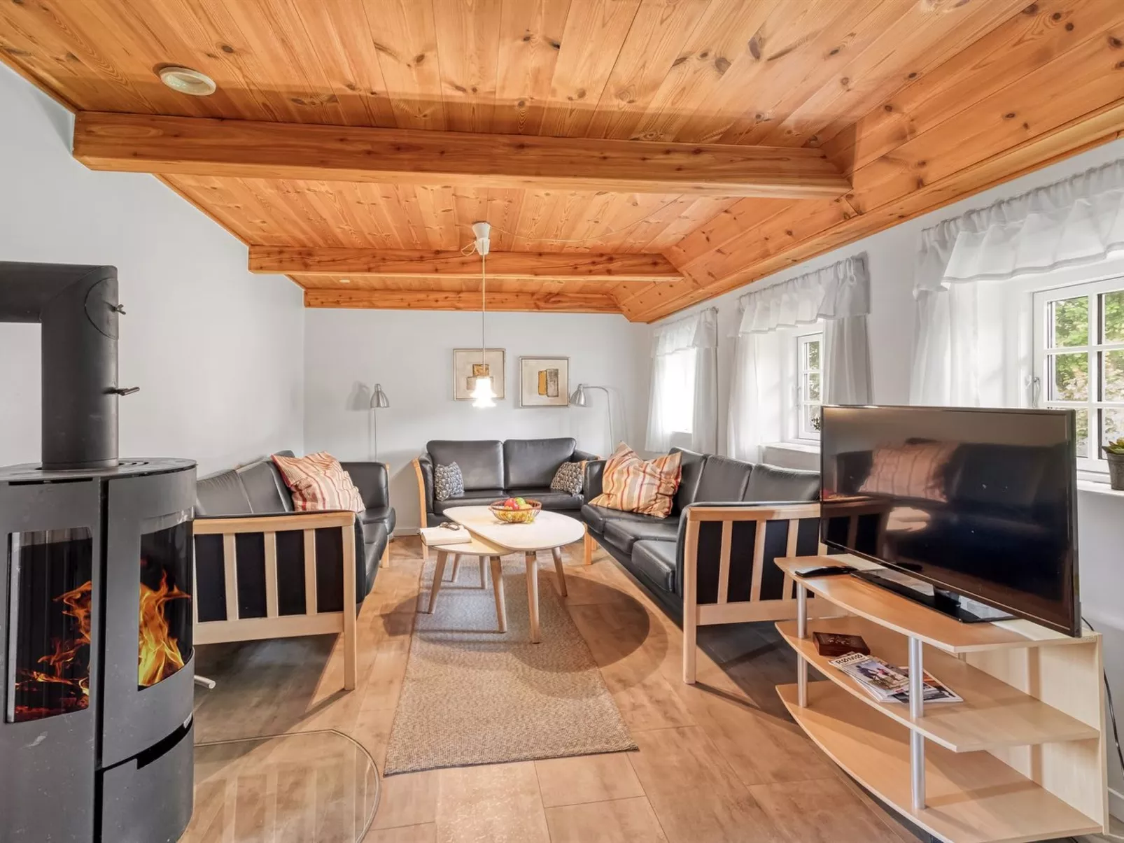 "Yrjö" - 2.5km from the sea-Binnen