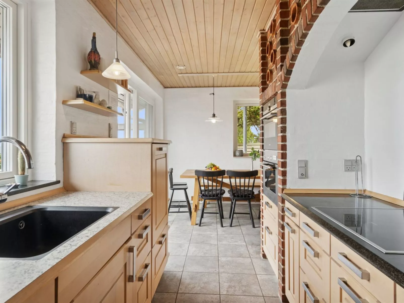 "Dzavid" - 50m from the sea-Binnen