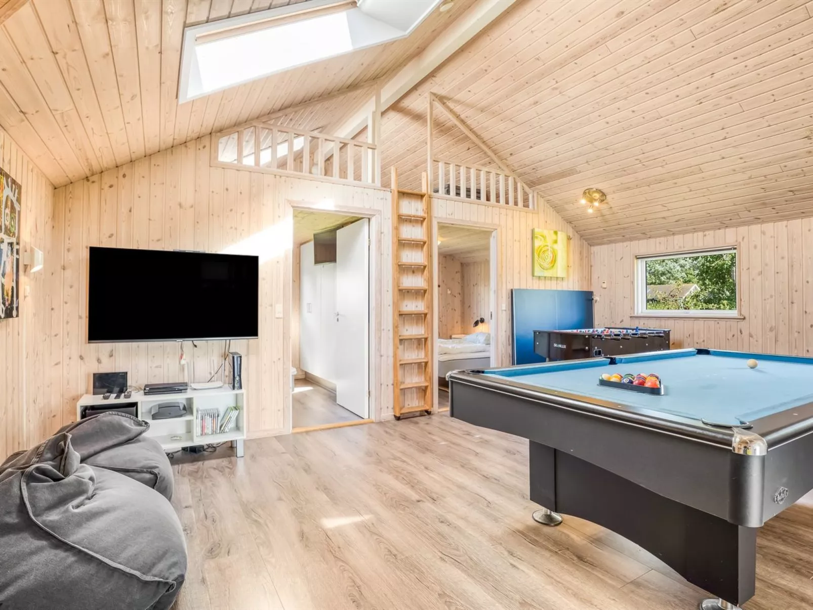 "Jurgis" - 900m from the sea-Binnen