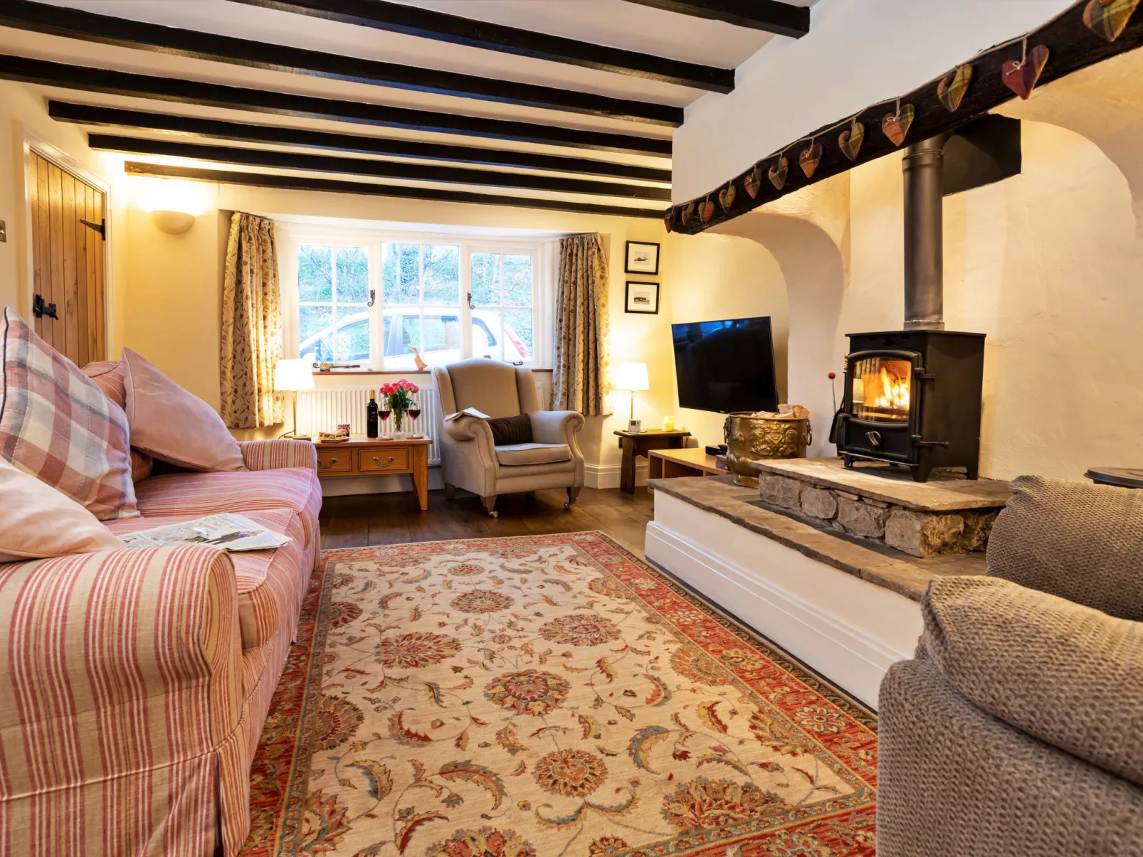 Two Storrs Cottages-Binnen