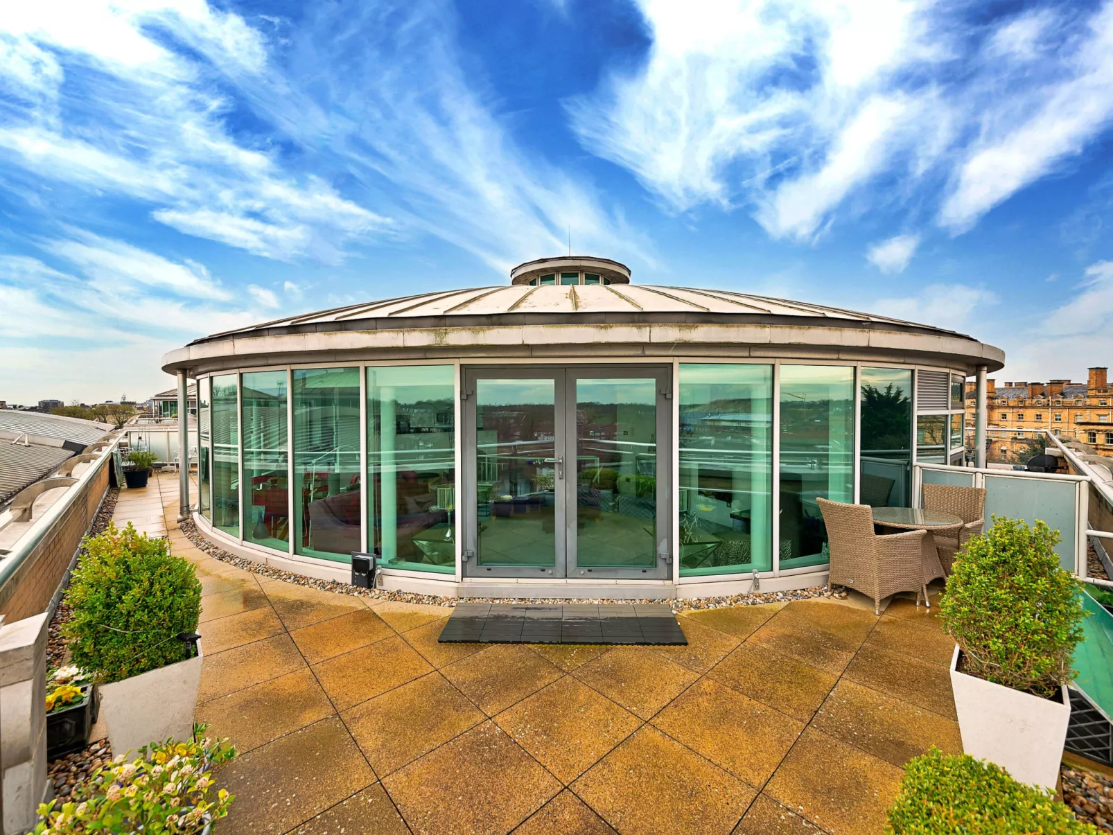 The Penthouse at 611 Westgate-Binnen