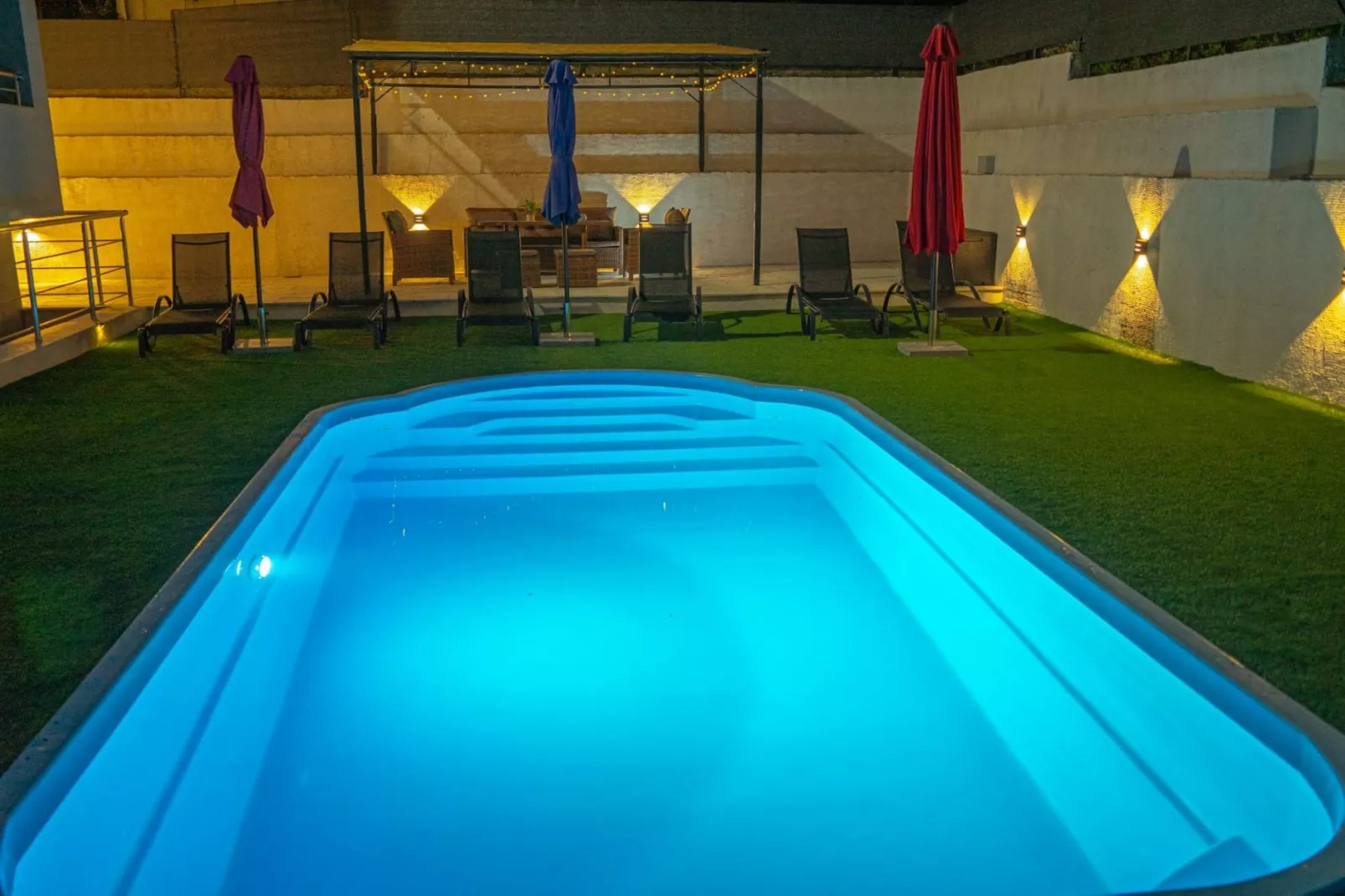 One-Bedroom Apartment (A4)-Zwembad