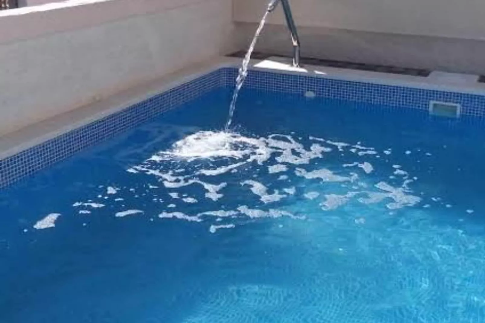 Three-Bedroom Apartment-Zwembad