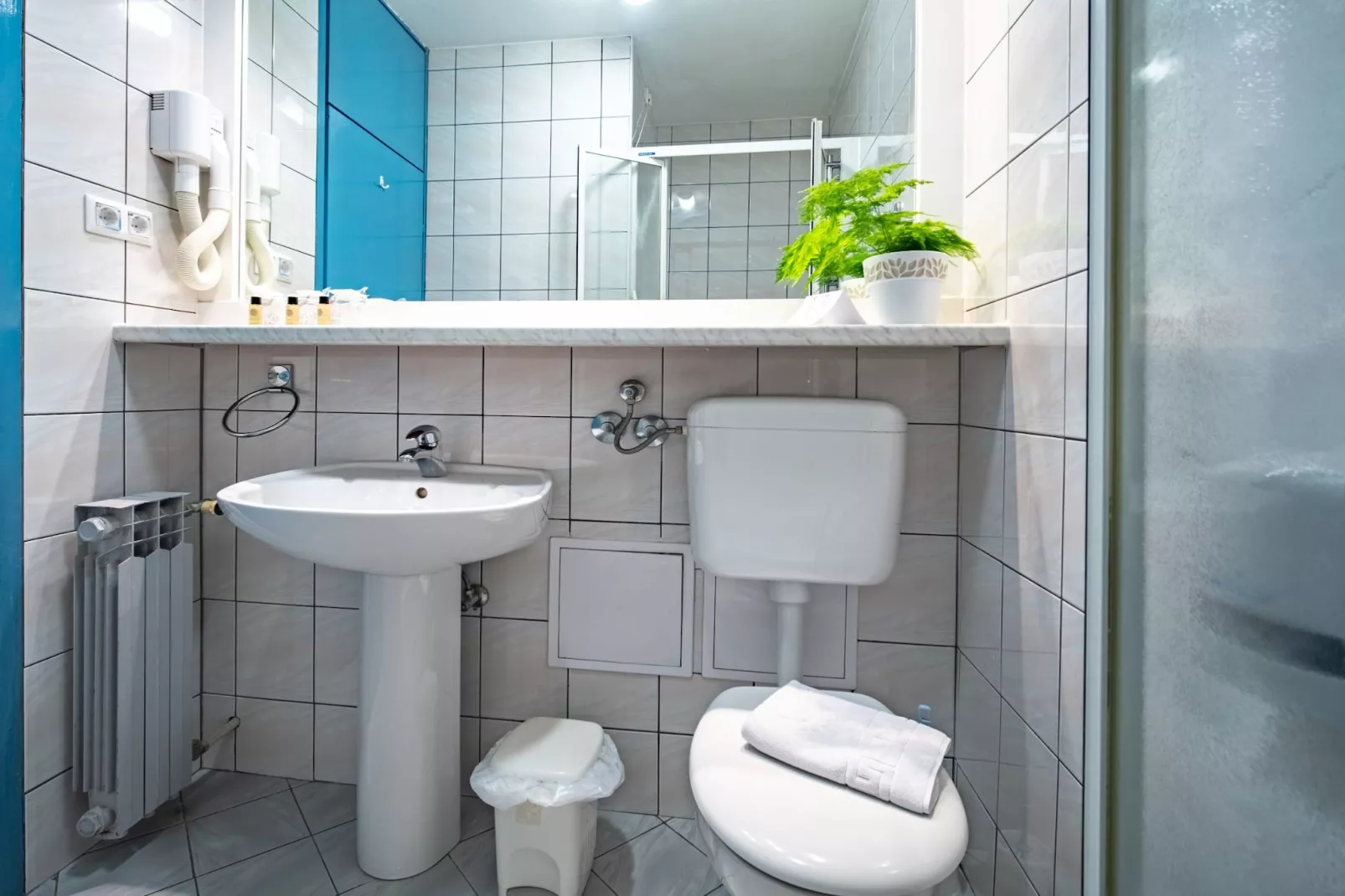 Hotel Issa - Double Room Sea View 4-Badkamer