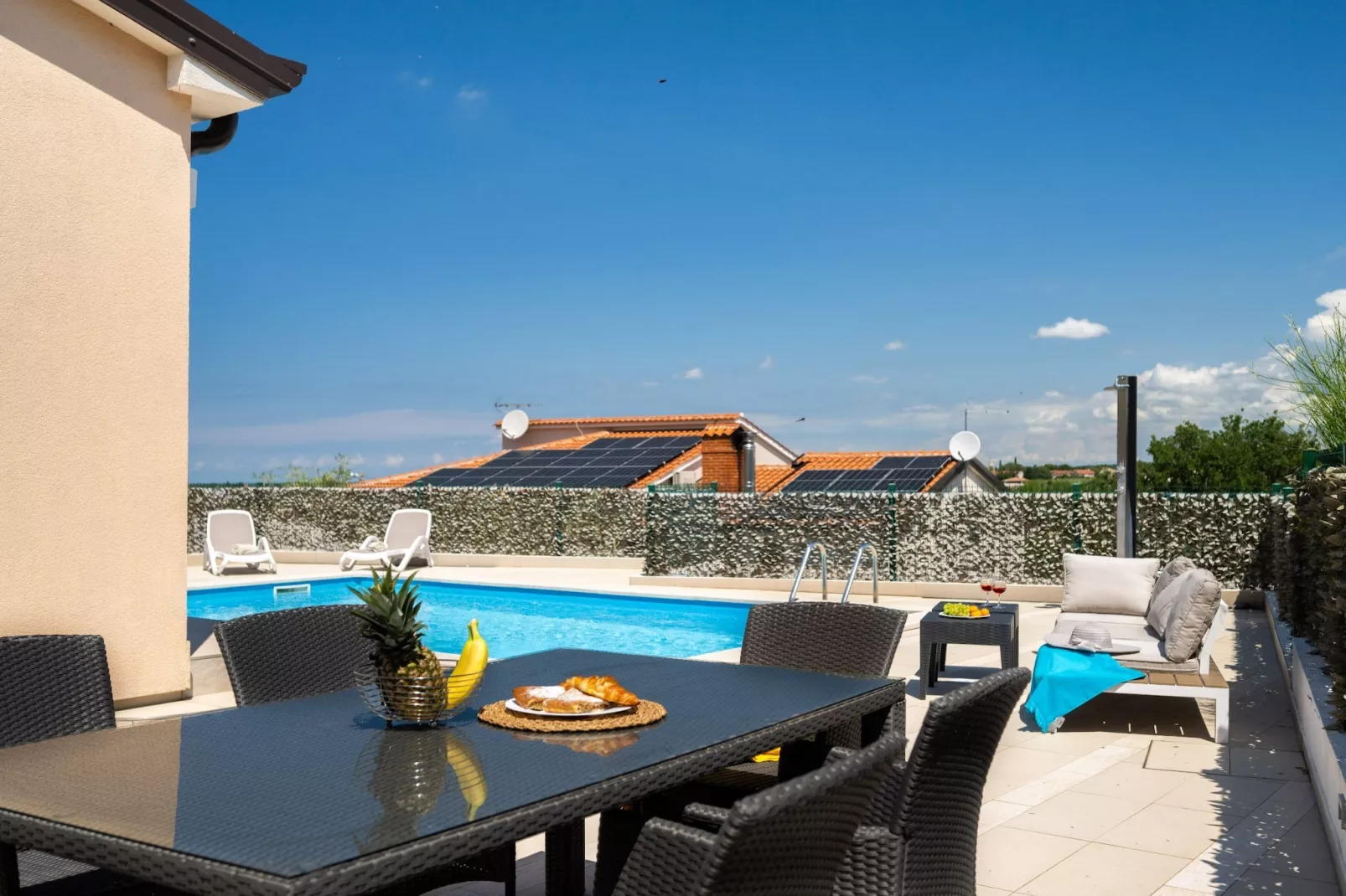 Holiday Home Mlačić - Three Bedroom Holiday Home with Pool-Zwembad