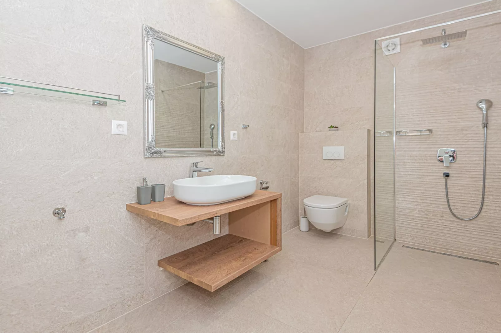 Four-Bedroom Villa With Pool-Badkamer