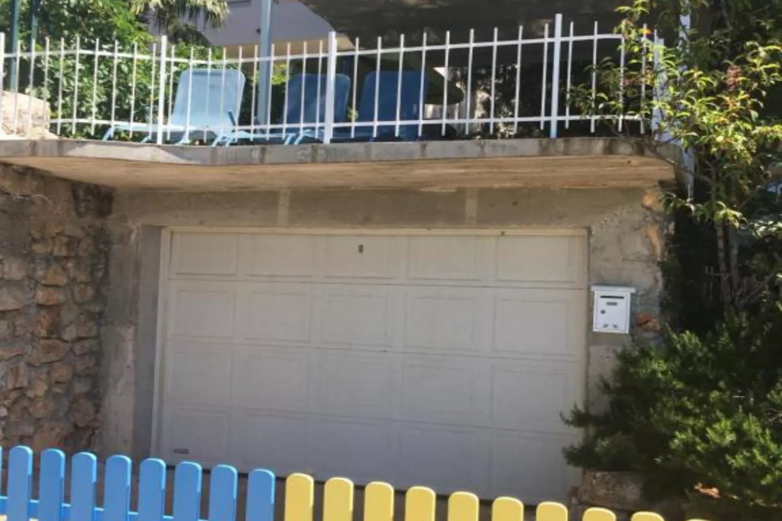 Beach House - 2m from beach - Three Bedroom House-Buitenlucht