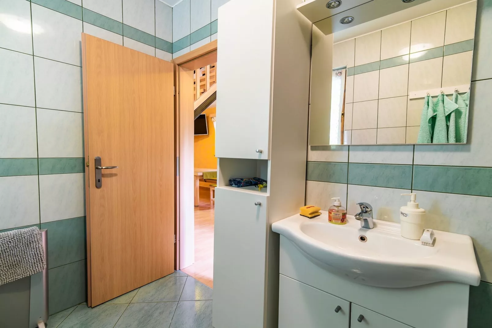 Golden Horizon Holiday Home with Terrace and Garden - One Bedroom Holiday Home with Terrace and Garden-Badkamer