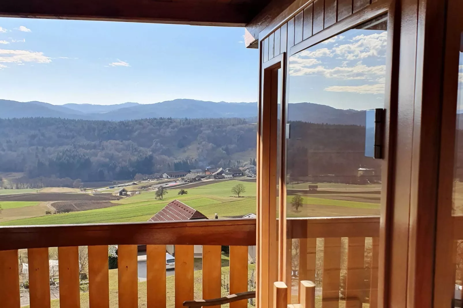 Vivid Hillside Country House with Hot-Tub and Sauna - Two Bedroom Country House-Terrasbalkon