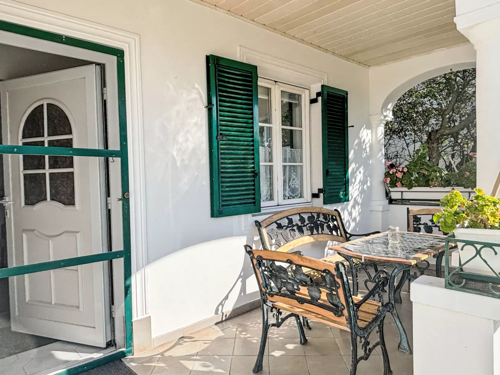 Großmutters Ferienhaus-Buiten