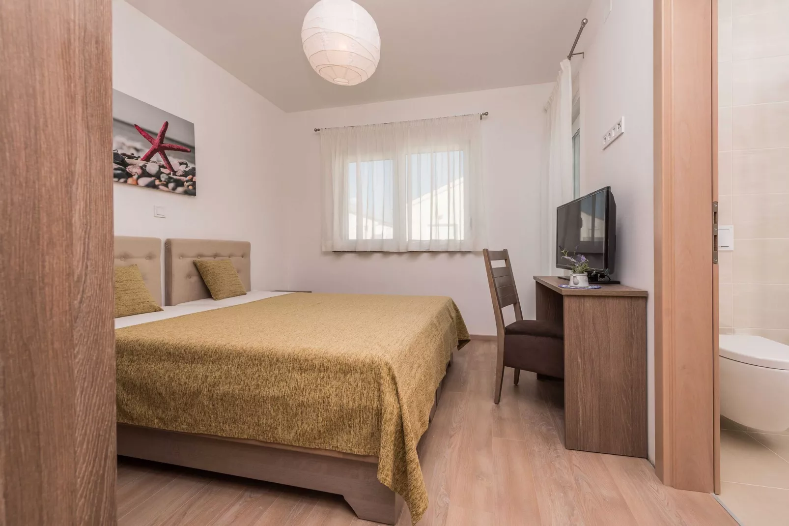 Luxury Escape with Swimming Pool & Modern Design - Comfort Four Bedroom Villa with Sea View and Private Pool ( Villa 7)-Slaapkamer