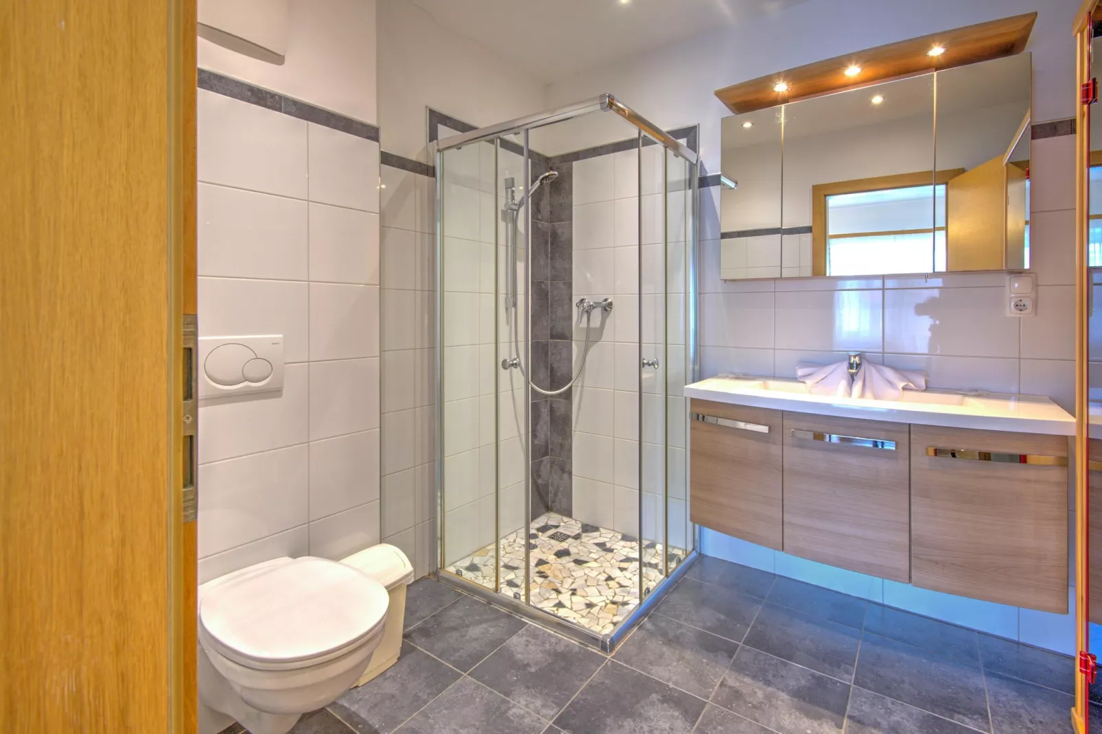 Vicky Apartment Top 3-Badkamer