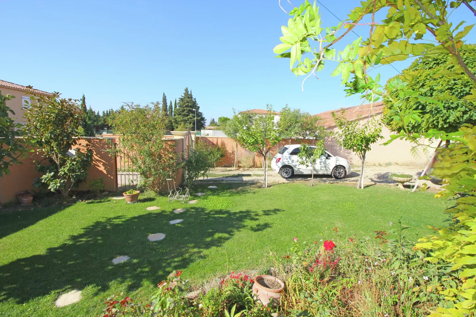 Prachtig vakantiehuis met privézwembad-Tuinen zomer