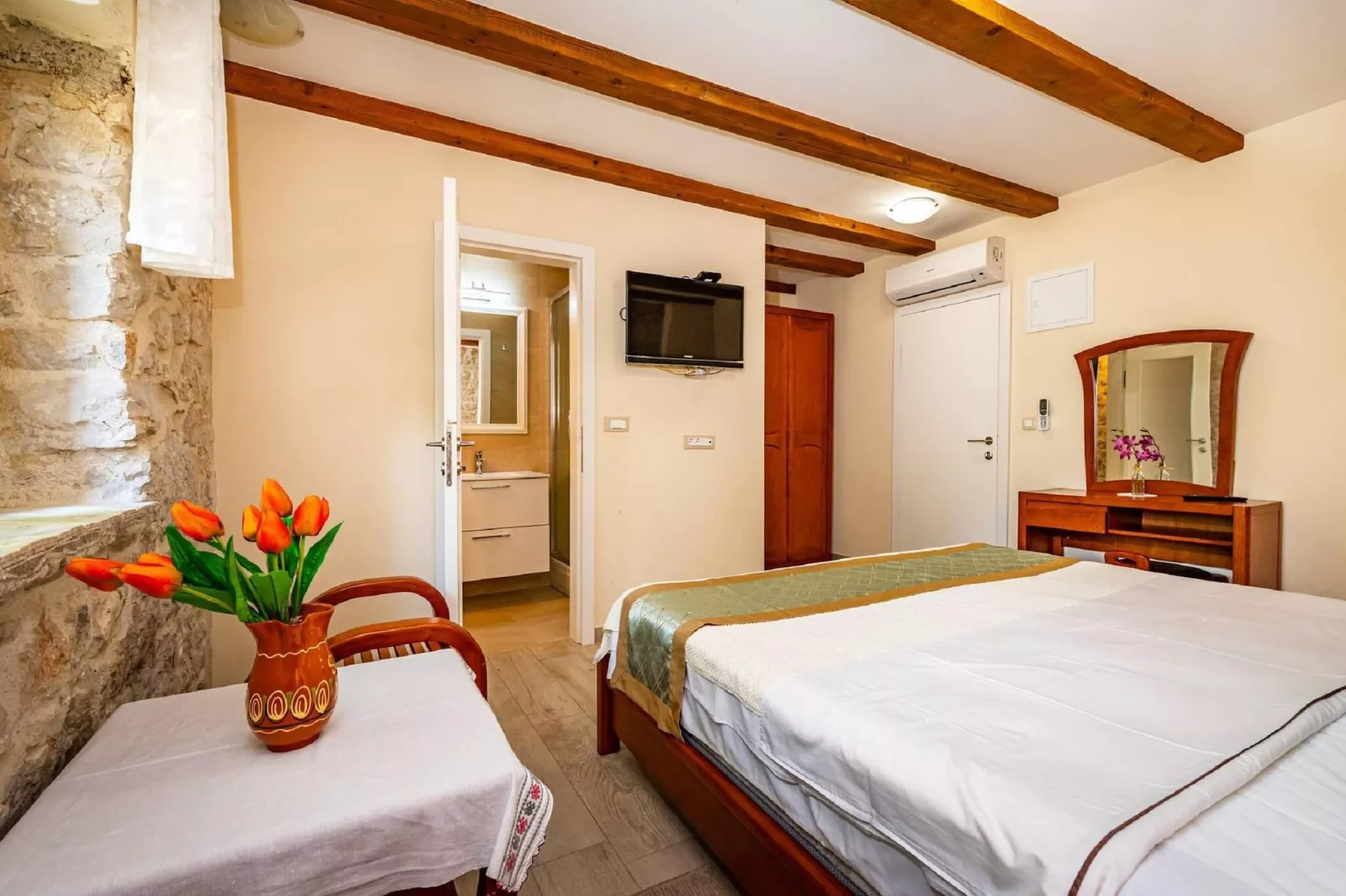 Authentic Villa Zvonko-Slaapkamer