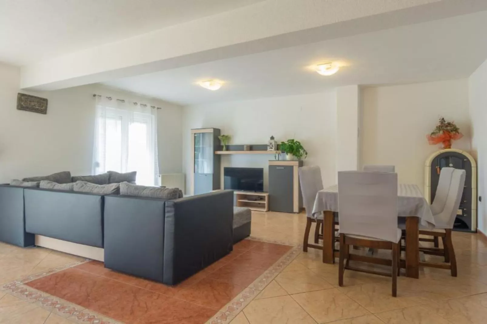 Holiday House BALEN with Swimming Pool - Six Bedroom Holiday House With Pool-Buitenlucht