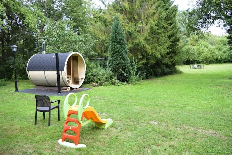 Dom wakacyjny w Sasinie dla max 8 osób-Tuinen zomer