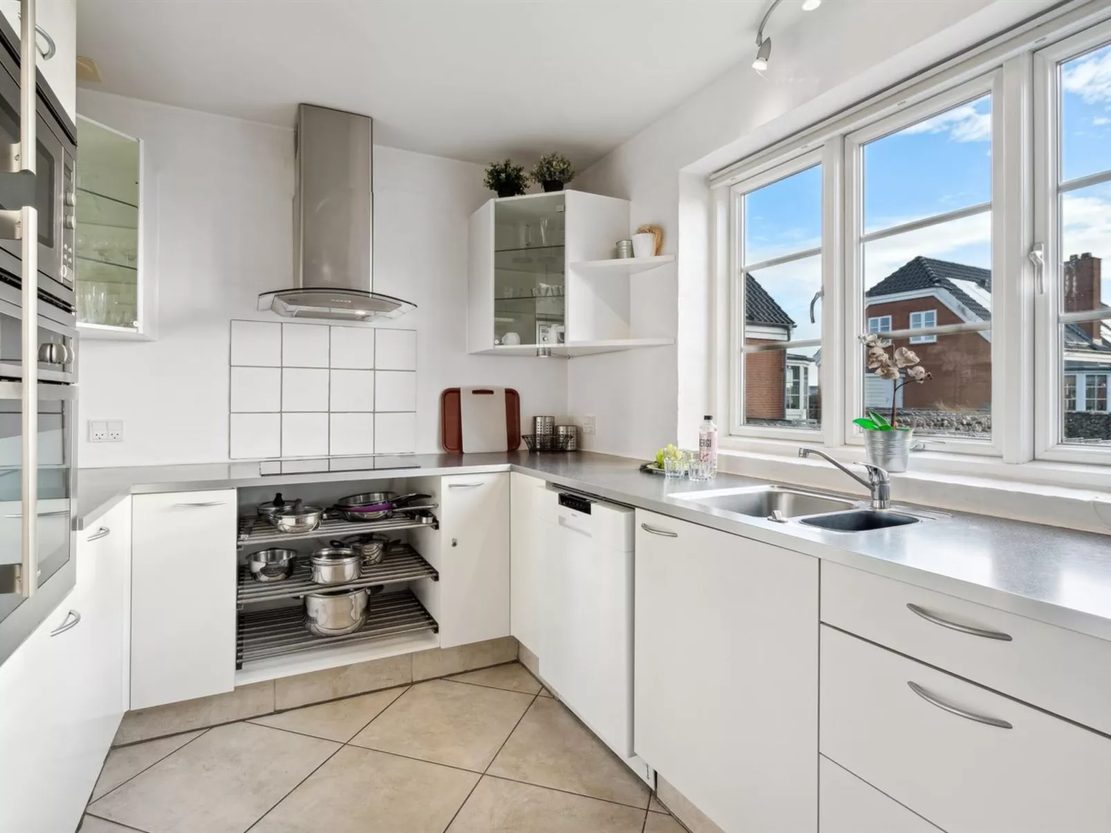 "Joonas" - 100m from the sea-Binnen