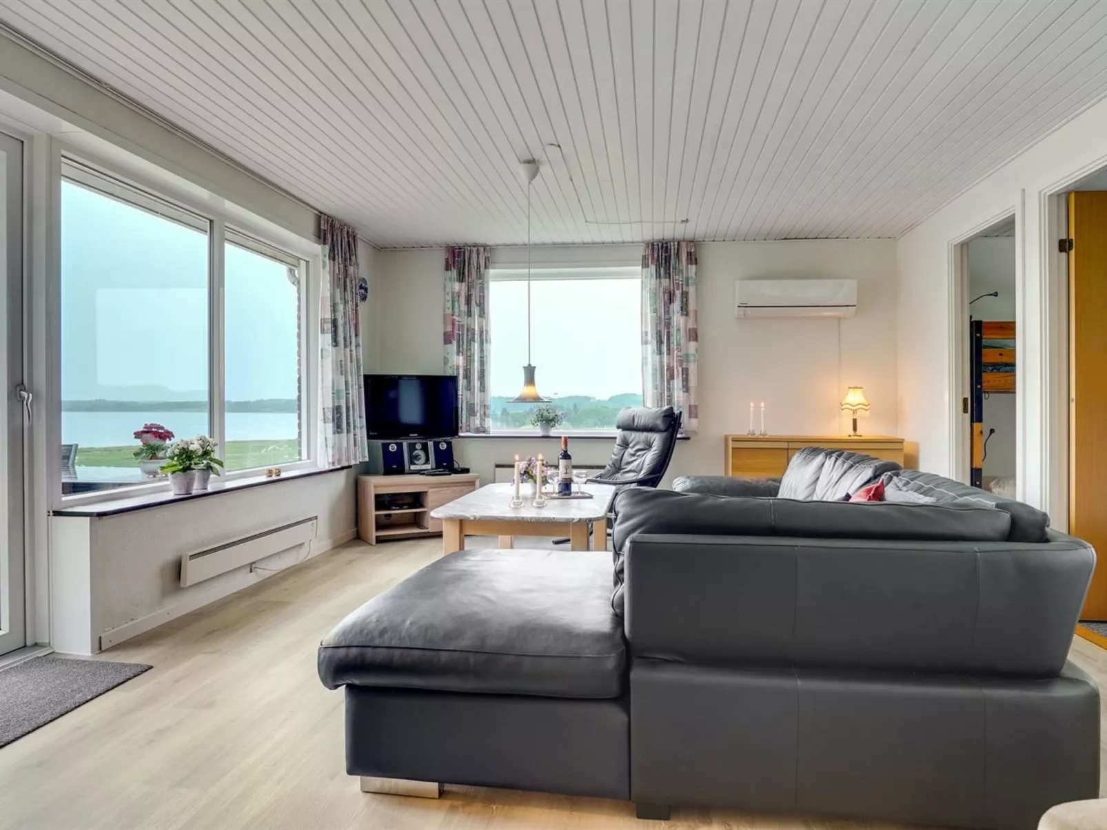 "Ephra" - 250m to the fjord-Binnen