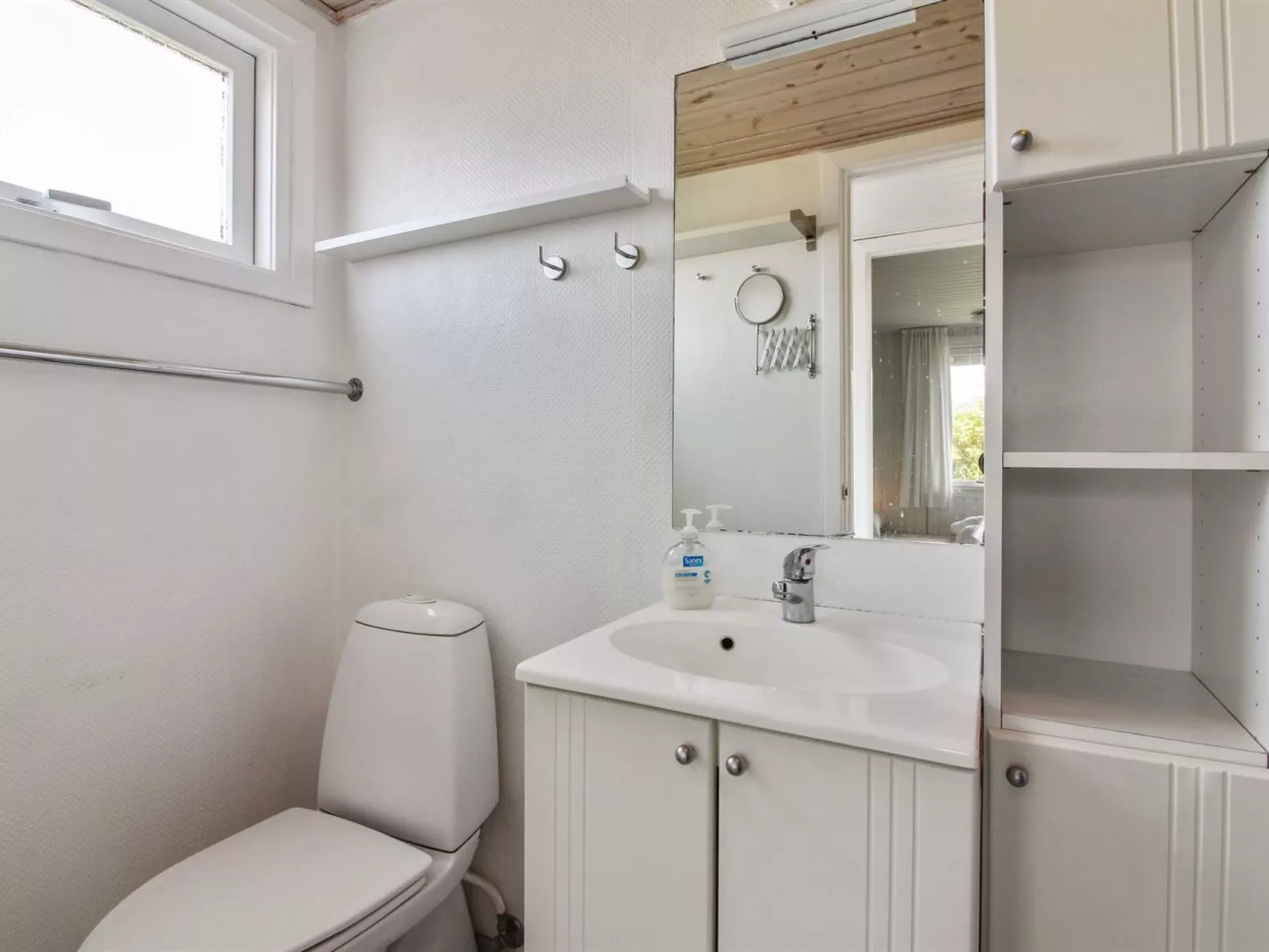 "Harry" - 100m from the sea-Binnen