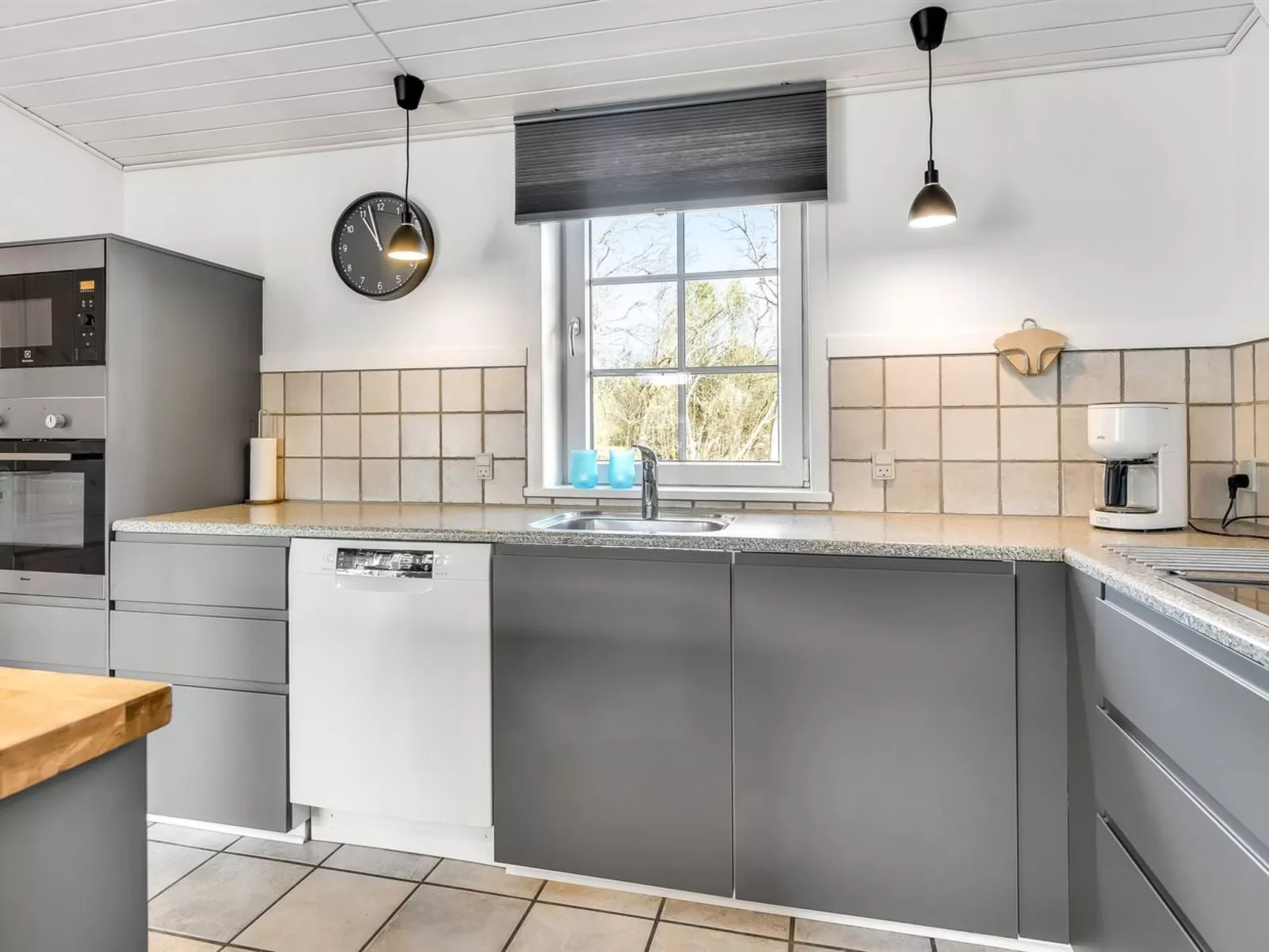 "Alfrida" - 1.5km from the sea-Binnen