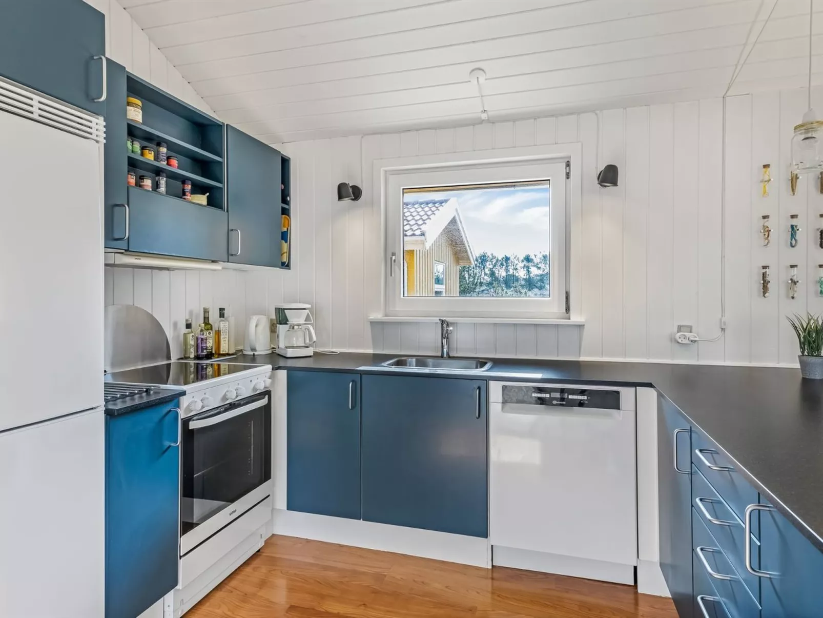 "Antto" - 900m from the sea-Binnen