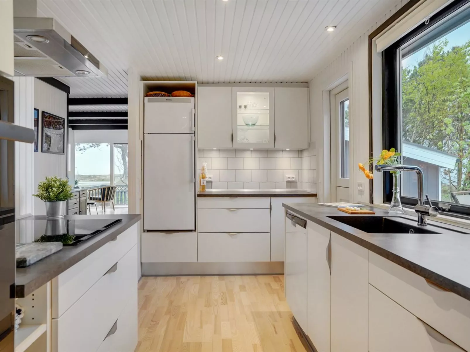 "Djuna" - 200m from the sea-Binnen