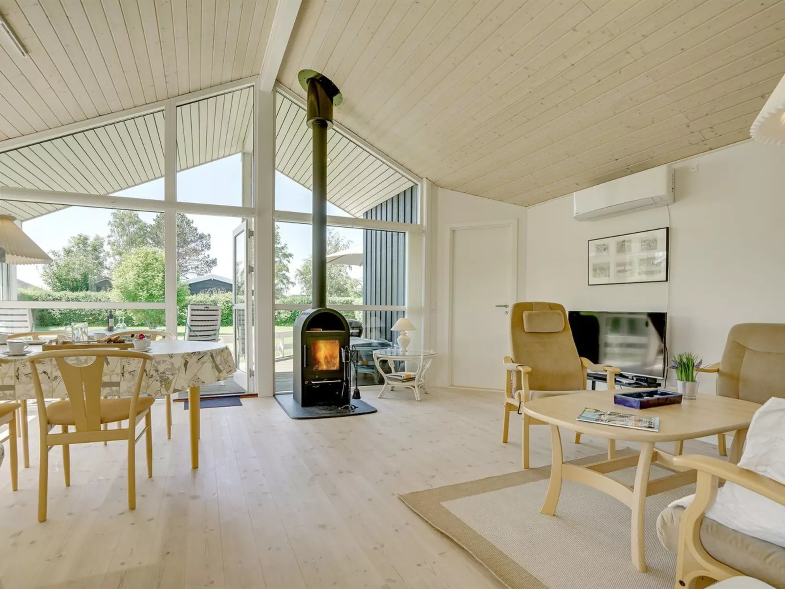 "Maybritt" - 100m from the sea-Binnen