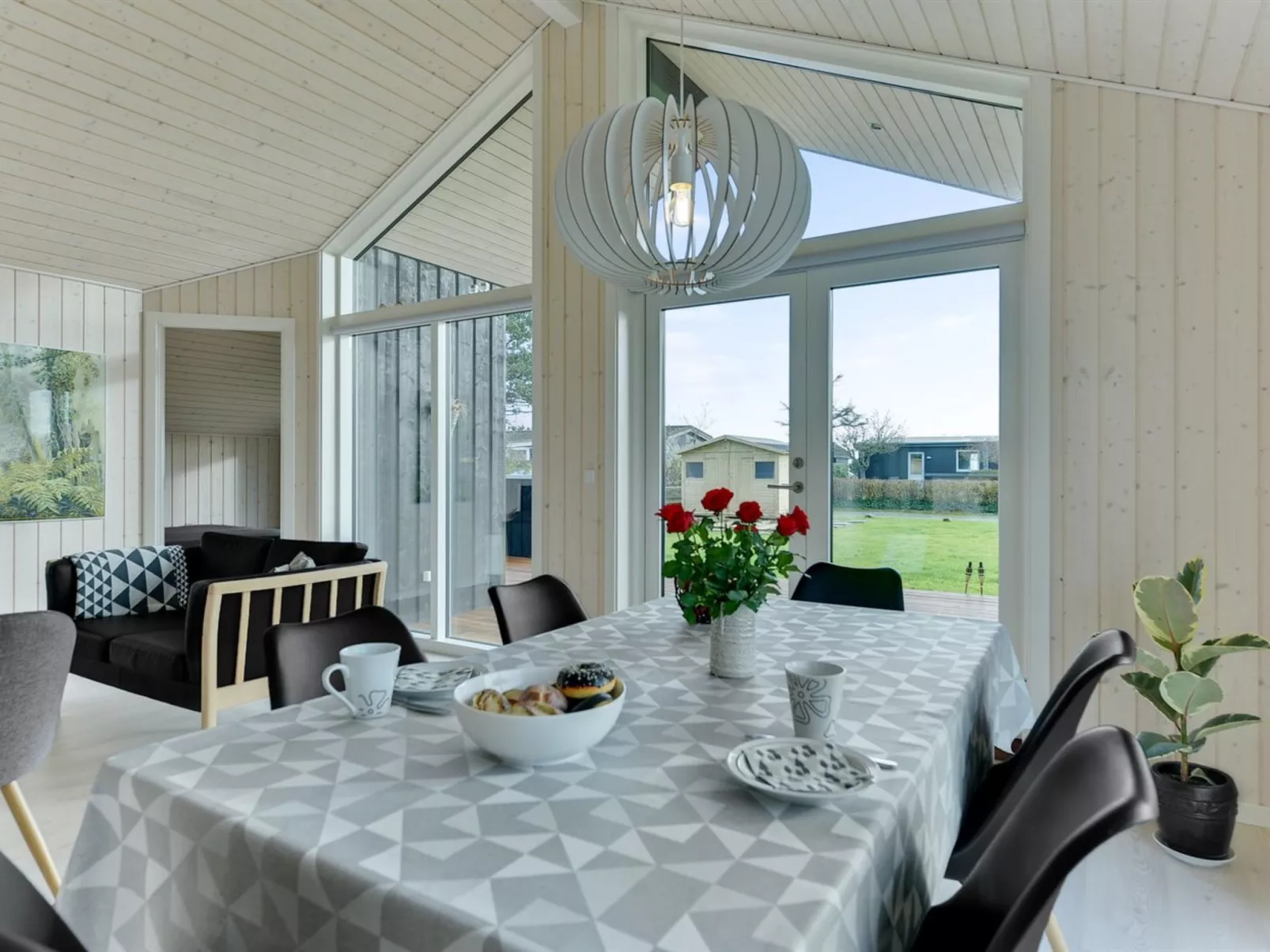 "Sighfrith" - 150m from the sea-Binnen