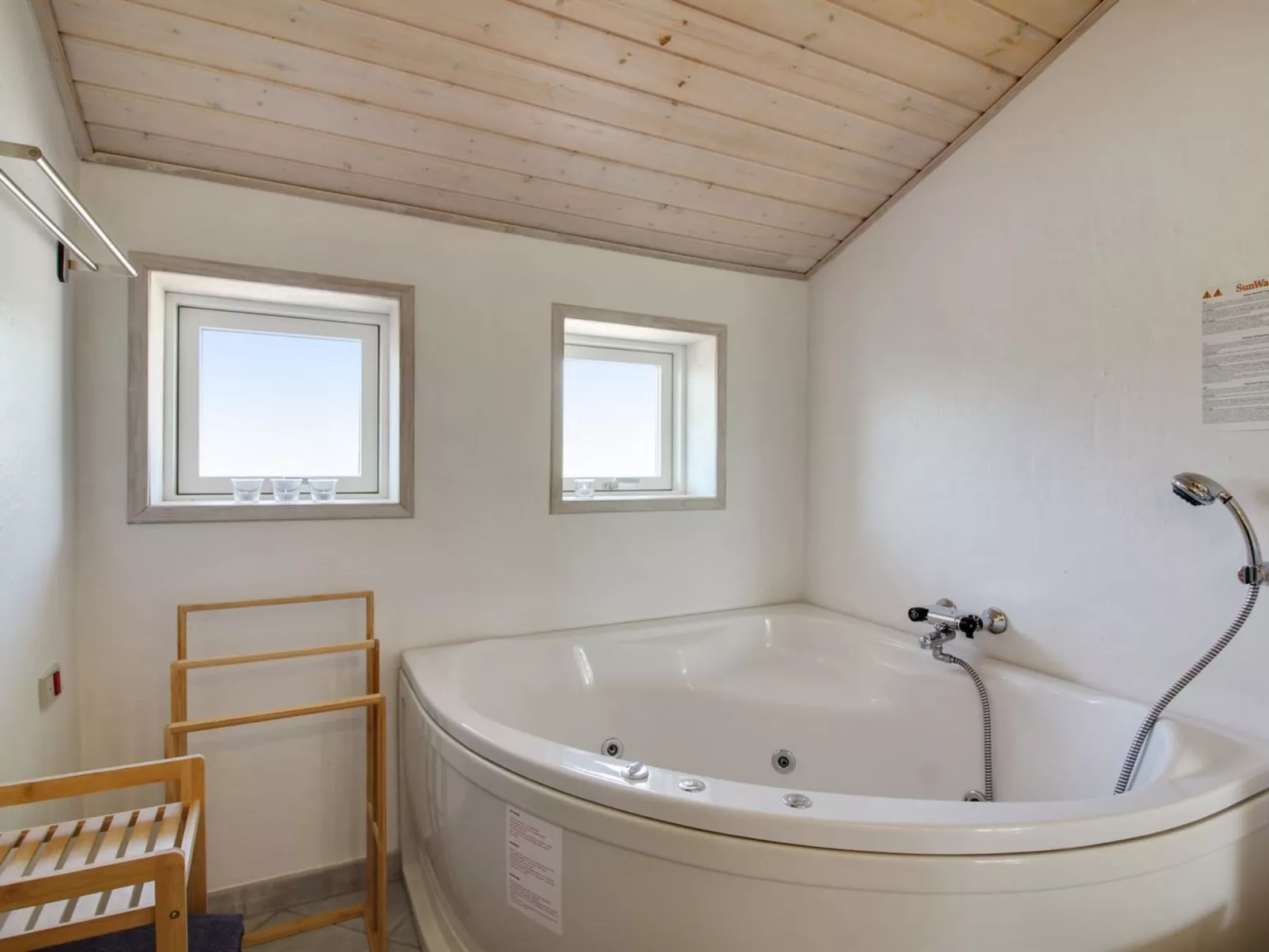 "Hampus" - 500m from the sea-Binnen