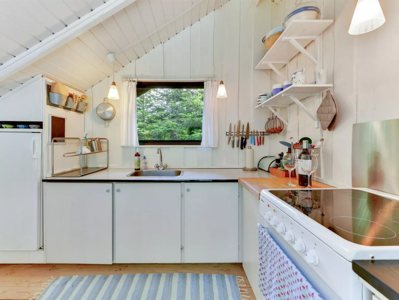 "Alika" - 200m to the fjord-Binnen