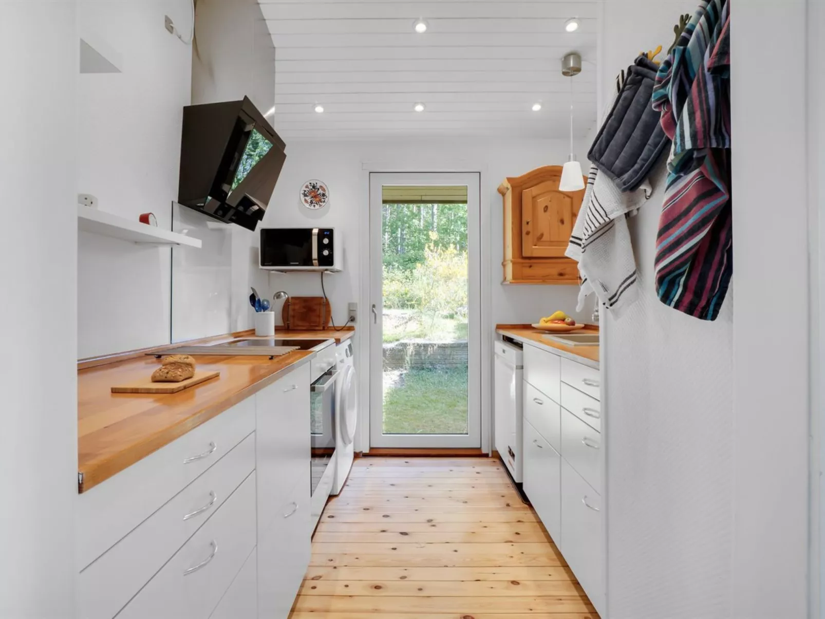 "Miona" - 725m from the sea-Binnen