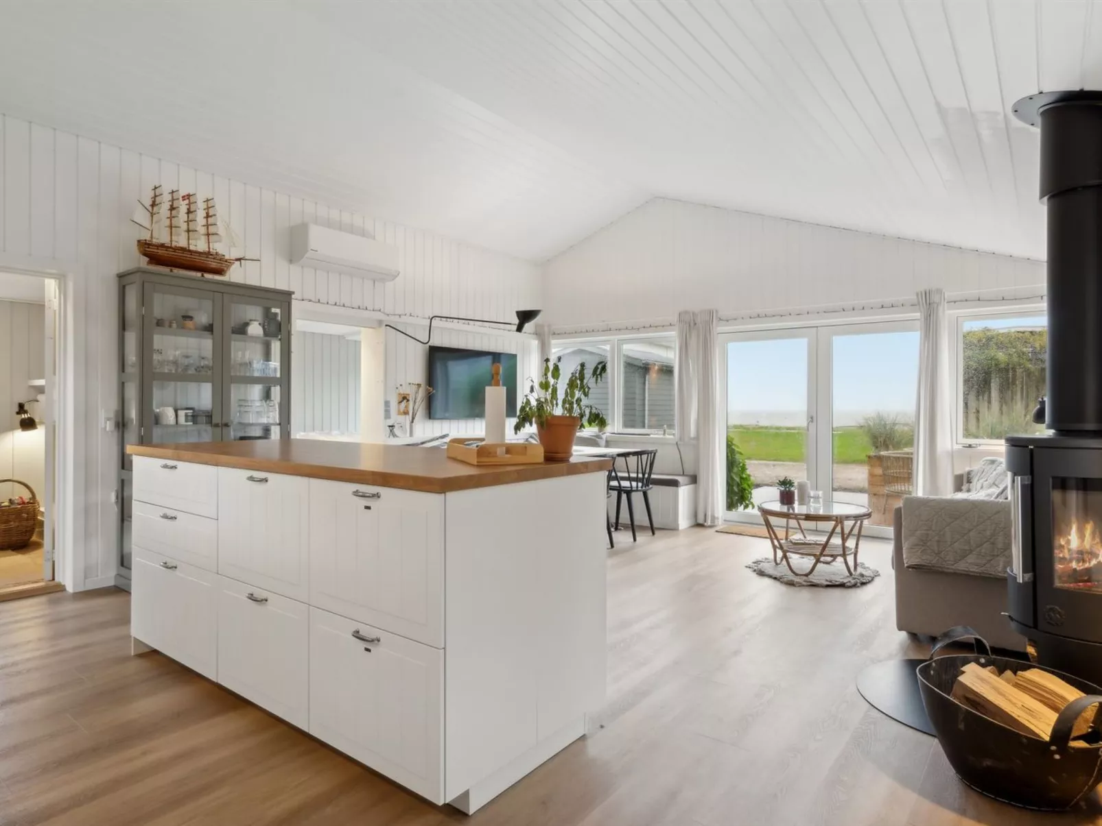 "Pedersen" - 50m from the sea-Binnen