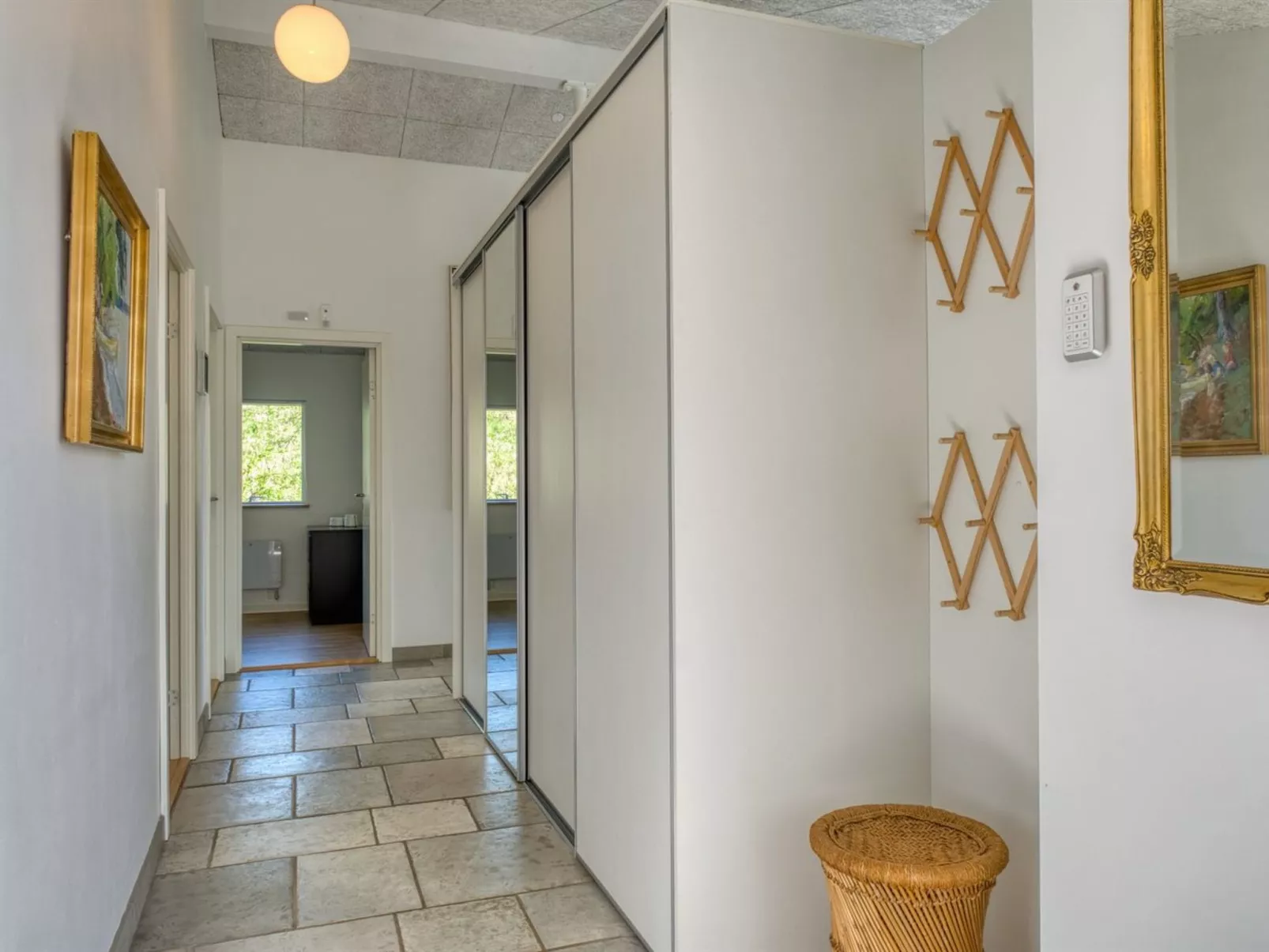 "Elissa" - 50m to the fjord-Binnen