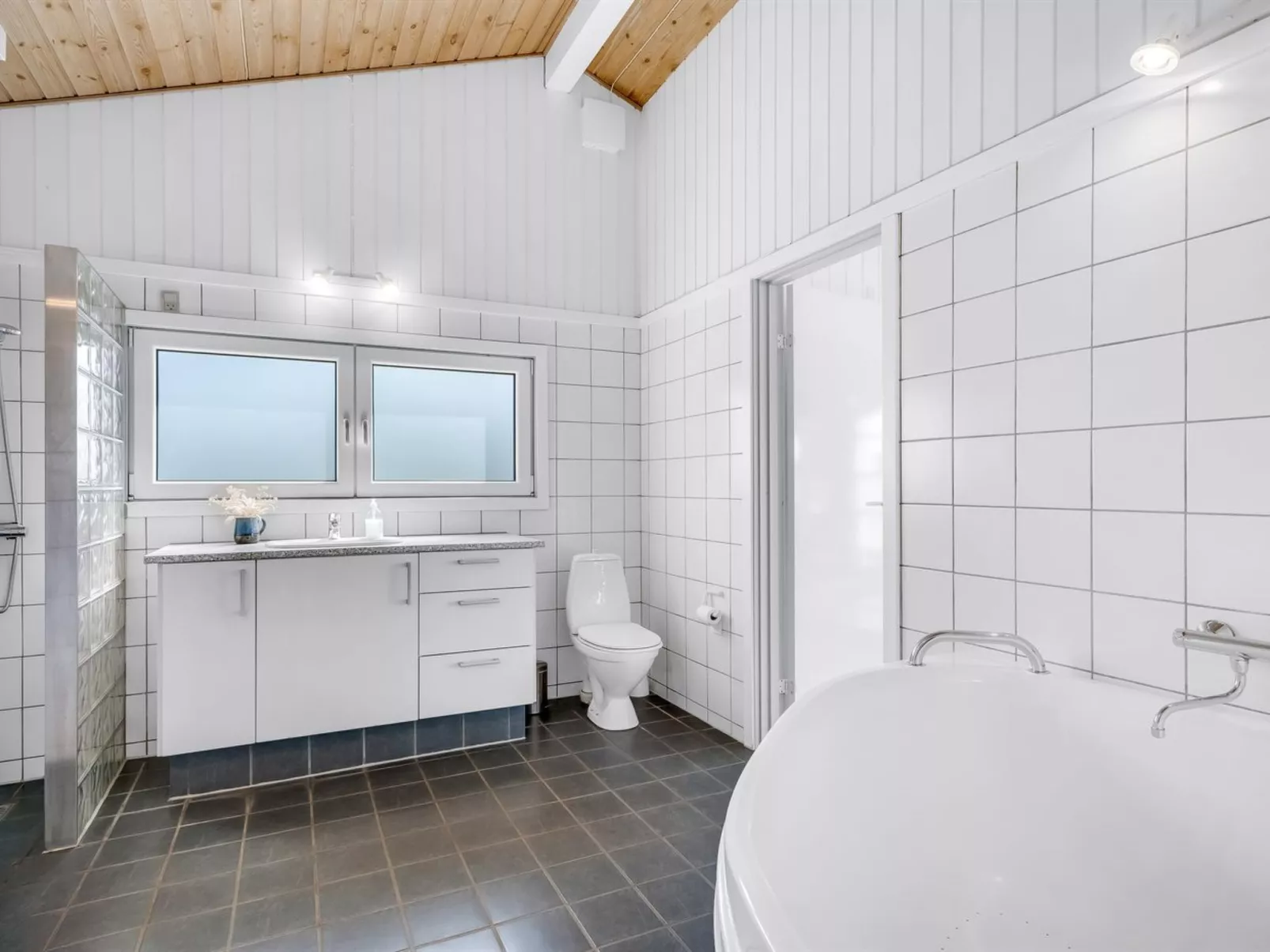 "Sulevi" - 200m to the fjord-Binnen